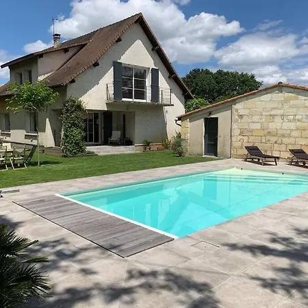 Maison Spacieuse Avec Piscine Chauffee Eysines